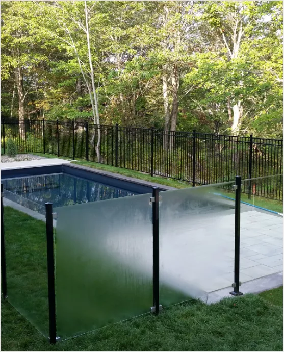 Glass Fence Mansory Image