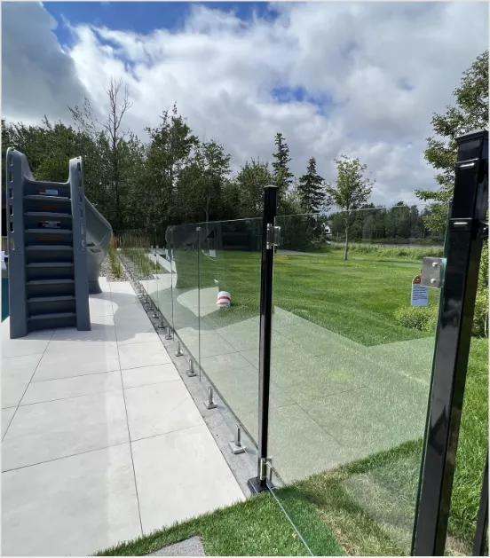 Glass Fence Mansory Image
