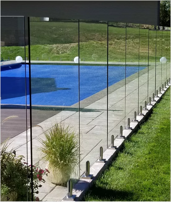 Glass Fence Mansory Image